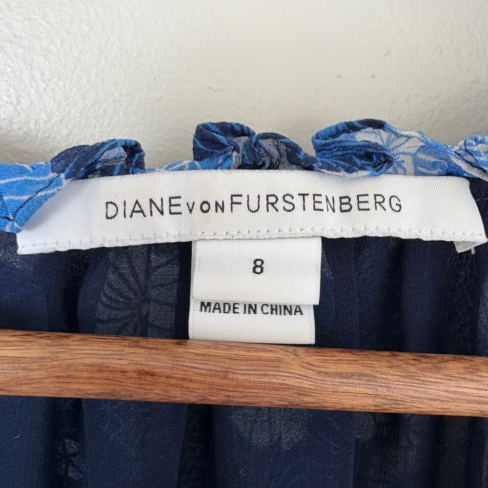 Diane von Furstenberg Silk Wynn Blouse Women 8 Blue Light Coastal Floral Chiffon - Picture 6 of 15